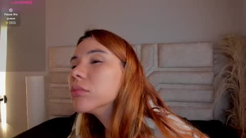 Zoe  online show from July 27, 12:45 pm