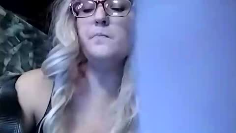Snapshot of a6909 chatting on December 27, 7:03 pm Bree Anna online show from December 27, 7:03 pm