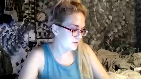Snapshot of a6909 chatting on December 30, 7:11 pm Bree Anna online show from December 30, 7:11 pm