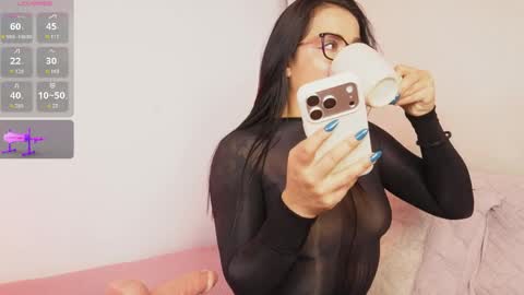 Snapshot of a__vanellopecute chatting on May 23, 10:41 am Alexandra online show from May 23, 10:41 am