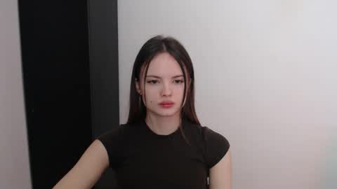 a_ariella_ online show from October 11, 7:18 am