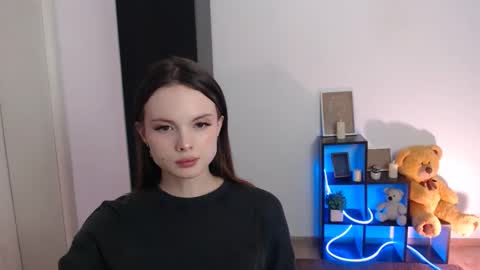 a_ariella_ online show from October 28, 10:52 am