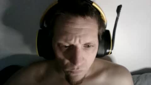 Snapshot of a_bored_dragon chatting on November 2, 10:45 pm A Bored Dragon online show from November 2, 10:45 pm