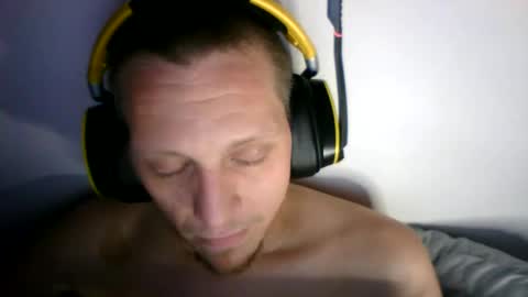 Snapshot of a_bored_dragon chatting on November 5, 1:49 am A Bored Dragon online show from November 5, 1:49 am