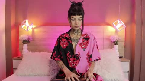 Luni  online show from November 7, 1:55 pm