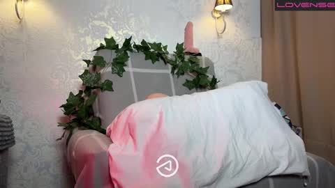 Snapshot of aaalenska chatting on February 24, 6:15 pm call me a Goddess online show from February 24, 6:15 pm