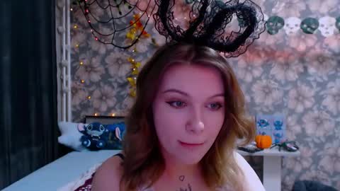 Snapshot of aalicebubble chatting on November 3, 12:35 am Alice online show from November 3, 12:35 am