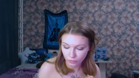 Snapshot of aalicebubble chatting on December 2, 8:15 pm Alice online show from December 2, 8:15 pm