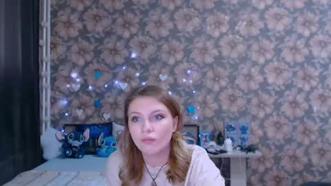 Snapshot of aalicebubble chatting on February 15, 8:35 am Alice online show from February 15, 8:35 am