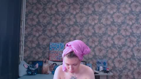 Snapshot of aalicebubble chatting on May 3, 12:00 pm Alice online show from May 3, 12:00 pm