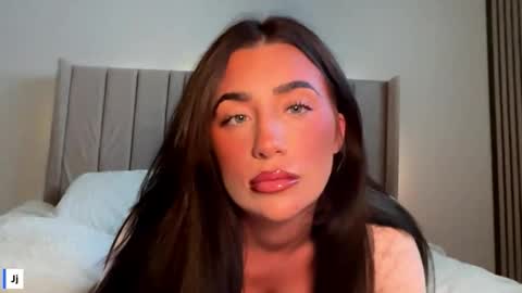 Aaliyah online show from February 17, 11:11 pm