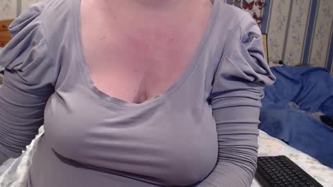 Snapshot of aamarillis chatting on September 30, 10:59 pm NINA online show from September 30, 10:59 pm