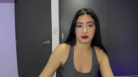 Snapshot of aandreamartinez1 chatting on December 18, 3:01 am andrea online show from December 18, 3:01 am