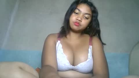 Snapshot of aariciah chatting on April 13, 6:52 am aariciah online show from April 13, 6:52 am