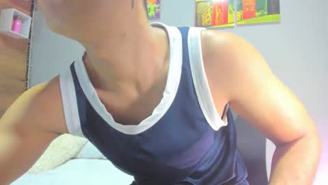 Snapshot of aaron_11_ chatting on March 29, 2:11 am Aaron online show from March 29, 2:11 am