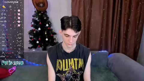 Snapshot of aaron_bang chatting on January 17, 5:23 am Aaron Bang online show from January 17, 5:23 am