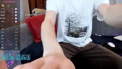 Snapshot of aaron_bang chatting on May 13, 3:53 pm Aaron Bang online show from May 13, 3:53 pm