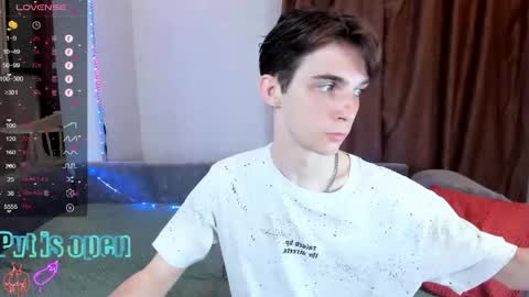 Snapshot of aaron_bang chatting on May 26, 12:28 am Aaron Bang online show from May 26, 12:28 am