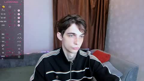 Snapshot of aaron_bang chatting on May 31, 9:27 pm Aaron Bang online show from May 31, 9:27 pm