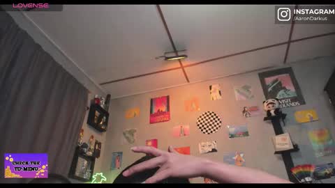 Snapshot of aaron_darkus chatting on November 14, 11:35 pm Aaron online show from November 14, 11:35 pm