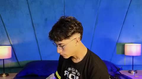 Aaron Ezequiel online show from November 26, 11:17 pm