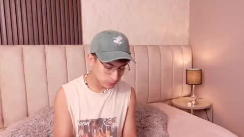 Aaron Ezequiel online show from January 8, 8:44 pm