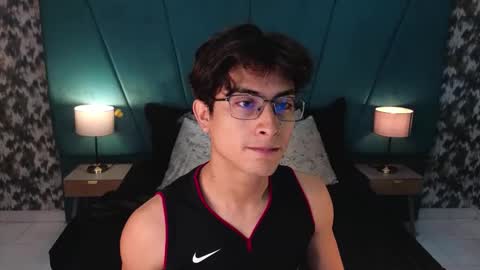 Aaron Ezequiel online show from June 5, 12:22 pm