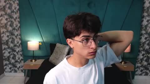 Aaron Ezequiel online show from June 7, 12:20 pm