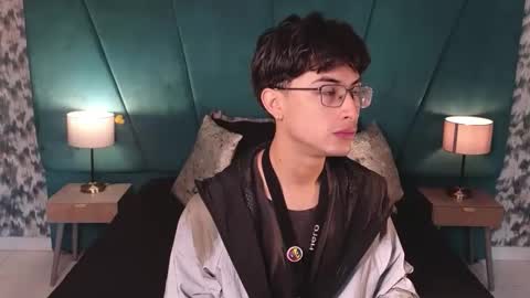 Aaron Ezequiel online show from June 11, 12:25 pm