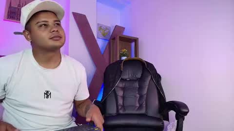 Aaron Kingg online show from February 4, 2:39 am