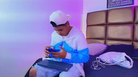 Aaron Kingg online show from February 12, 3:12 am