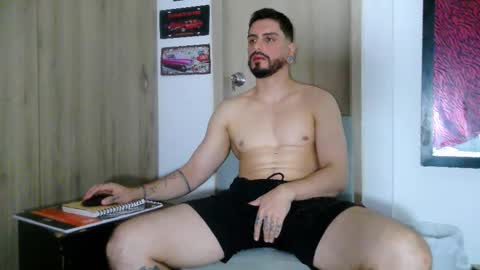 Aaron kwok online show from March 8, 11:19 pm