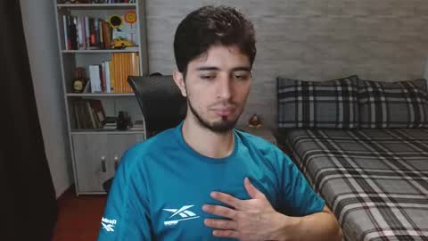 Snapshot of aaron_paul_ chatting on September 24, 6:11 pm Aaron online show from September 24, 6:11 pm