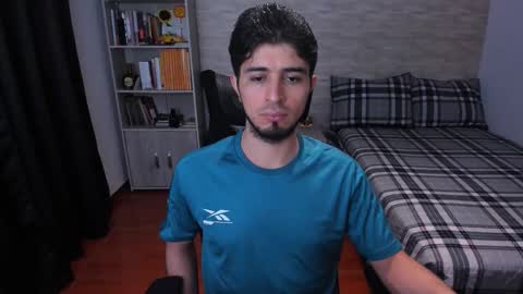 Snapshot of aaron_paul_ chatting on October 2, 8:27 pm Aaron online show from October 2, 8:27 pm