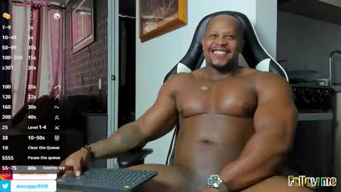 Snapshot of aaron_st chatting on October 27, 10:03 pm Aaron online show from October 27, 10:03 pm