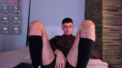 Snapshot of aaron_tate chatting on February 24, 7:22 am Aaron Tate online show from February 24, 7:22 am