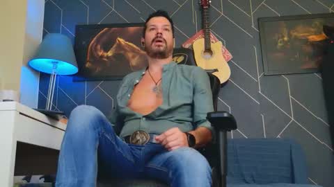 Snapshot of aaronbomer chatting on September 23, 5:43 am Aaron online show from September 23, 5:43 am