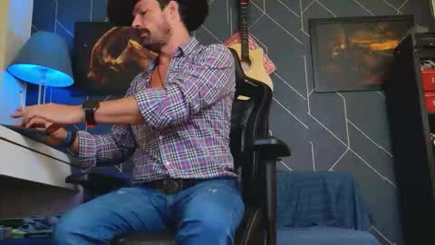 Snapshot of aaronbomer chatting on September 30, 2:22 pm Aaron online show from September 30, 2:22 pm