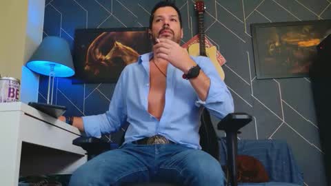 Snapshot of aaronbomer chatting on October 2, 8:27 pm Aaron online show from October 2, 8:27 pm