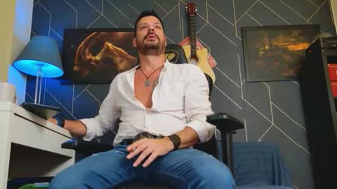 Snapshot of aaronbomer chatting on October 12, 3:05 am Aaron online show from October 12, 3:05 am