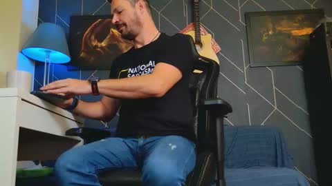 Snapshot of aaronbomer chatting on October 14, 6:25 am Aaron online show from October 14, 6:25 am