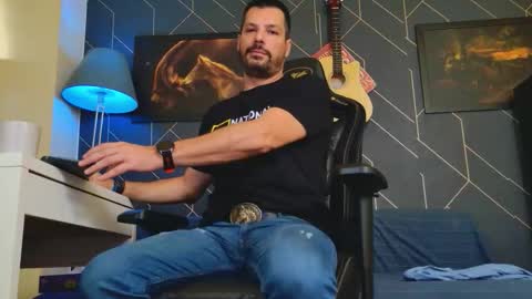 Snapshot of aaronbomer chatting on October 18, 8:04 am Aaron online show from October 18, 8:04 am