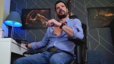 Snapshot of aaronbomer chatting on October 27, 5:00 am Aaron online show from October 27, 5:00 am