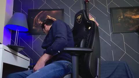 Aaron online show from November 19, 8:14 am