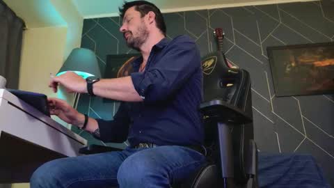 Aaron online show from March 16, 9:41 pm