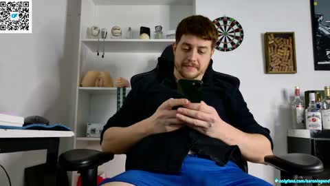 Aaron  online show from May 19, 5:25 am