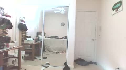 aaronprezent online show from December 4, 6:55 am