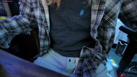 Snapshot of aaronskeetman chatting on December 4, 6:55 am Aaron Skeetman online show from December 4, 6:55 am