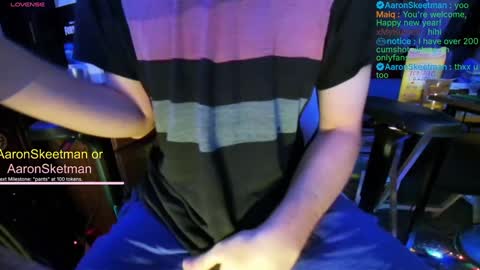 Snapshot of aaronskeetman chatting on January 1, 12:55 pm Aaron Skeetman online show from January 1, 12:55 pm