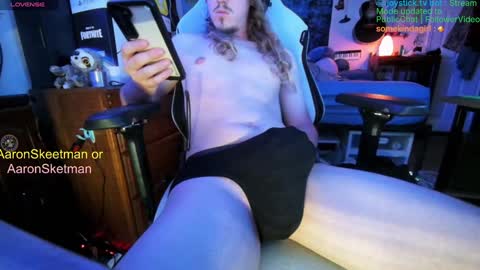 Snapshot of aaronskeetman chatting on January 19, 2:59 pm Aaron Skeetman online show from January 19, 2:59 pm